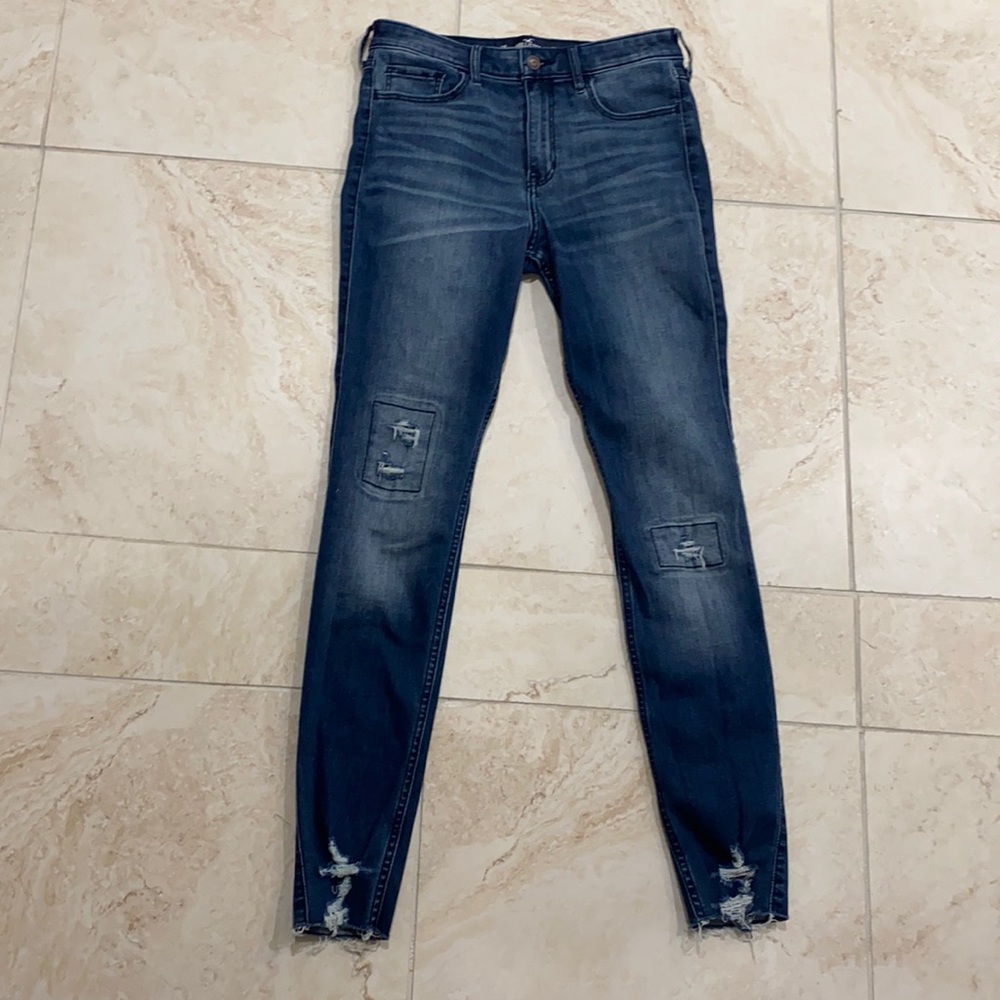 Hollister high-rise super skinny size 28 length 30